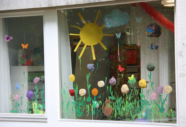 Spielgruppe Rägeboge Niederscherli - Fensterdeko im Frühling