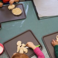 Grittibänze dekorieren