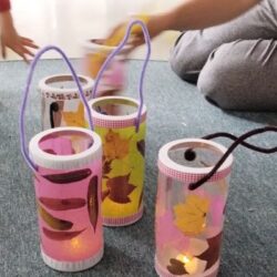 Laternen mit Herbstblättern